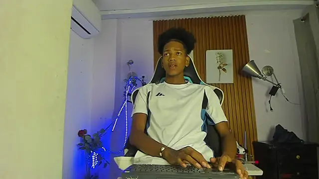Snapshot of Afrowayuu chatting on 06-05-26, 05:40 Afrowayuu online show from 06-05-26, 05:40