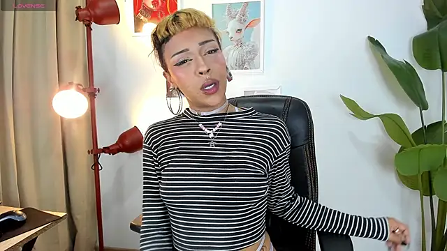 Snapshot of jade_star__ chatting on 05-15-26, 04:21 jade star online show from 05-15-26, 04:21