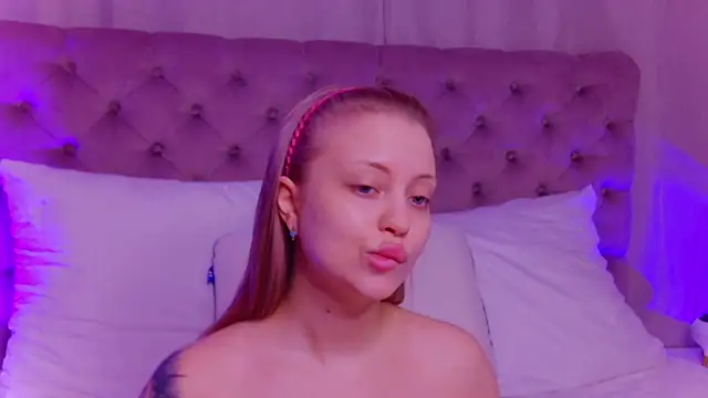 Snapshot of DorissHilton chatting on 05-21-26, 06:05 DorissHilton online show from 05-21-26, 06:05