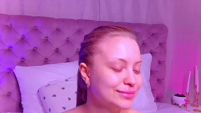 Snapshot of DorissHilton chatting on 05-18-26, 11:53 DorissHilton online show from 05-18-26, 11:53