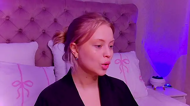 Snapshot of DorissHilton chatting on 05-25-26, 06:06 DorissHilton online show from 05-25-26, 06:06