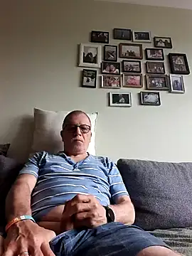 Snapshot of NextAct92 chatting on 05-14-26, 04:31 NextAct92 online show from 05-14-26, 04:31