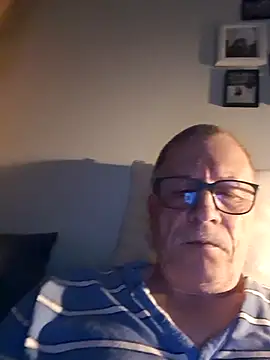Snapshot of NextAct92 chatting on 05-17-26, 10:21 NextAct92 online show from 05-17-26, 10:21