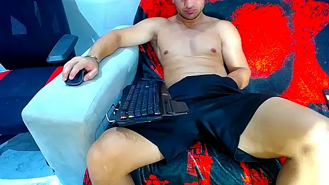 Snapshot of hugo_19cm chatting on 04-30-26, 05:36 hugo 19cm online show from 04-30-26, 05:36