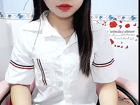Snapshot of Emilysexy_cut chatting on 06-19-26, 04:51 Emilysexy cut online show from 06-19-26, 04:51