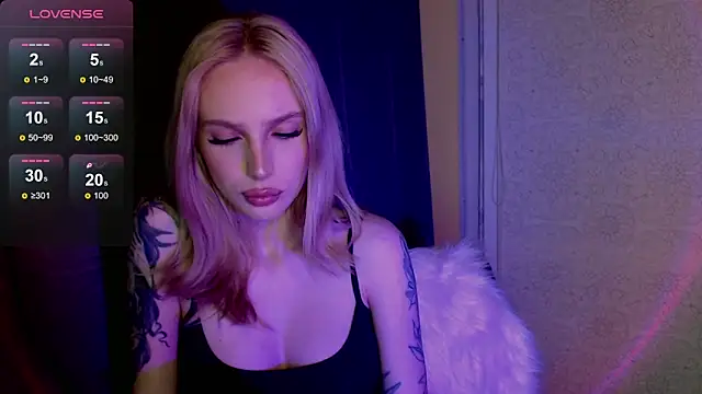Snapshot of MichelleVelour chatting on 06-02-26, 05:57 MichelleVelour online show from 06-02-26, 05:57