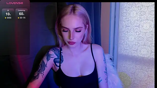 Snapshot of MichelleVelour chatting on 06-07-26, 04:12 MichelleVelour online show from 06-07-26, 04:12
