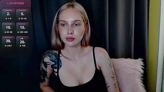 Snapshot of MichelleVelour chatting on 05-25-26, 03:22 MichelleVelour online show from 05-25-26, 03:22