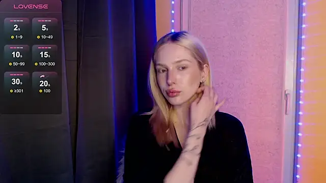 Snapshot of MichelleVelour chatting on 05-11-26, 05:32 MichelleVelour online show from 05-11-26, 05:32