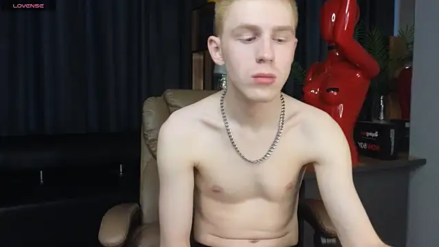 Snapshot of Tommy_CrashXXX chatting on 05-27-26, 02:08 Tommy CrashXXX online show from 05-27-26, 02:08