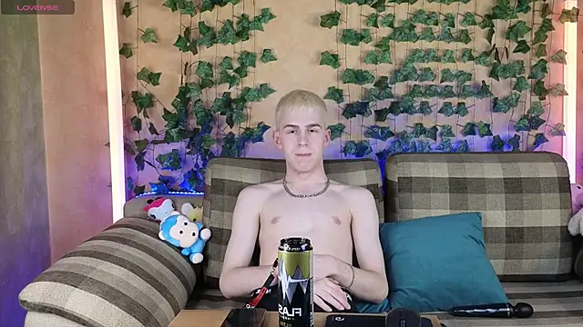 Snapshot of Tommy_CrashXXX chatting on 06-04-26, 06:40 Tommy CrashXXX online show from 06-04-26, 06:40