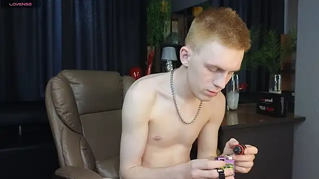 Snapshot of Tommy_CrashXXX chatting on 05-22-26, 02:09 Tommy CrashXXX online show from 05-22-26, 02:09