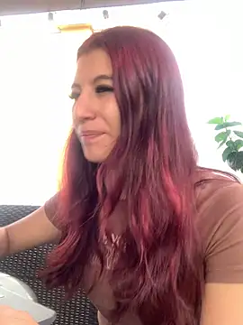 Snapshot of EveRave_Pink chatting on 06-03-26, 02:33 EveRave Pink online show from 06-03-26, 02:33
