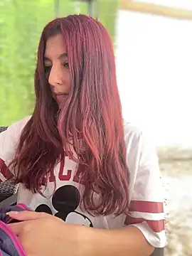 Snapshot of EveRave_Pink chatting on 06-17-26, 02:27 EveRave Pink online show from 06-17-26, 02:27