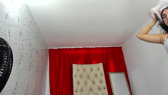 Snapshot of Jana_strawberry chatting on 05-26-26, 02:48 Jana strawberry online show from 05-26-26, 02:48