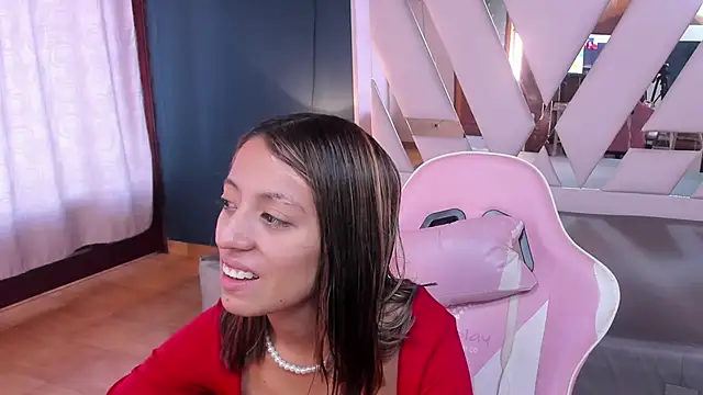 Danna Petiite online show from 05-19-26, 07:10