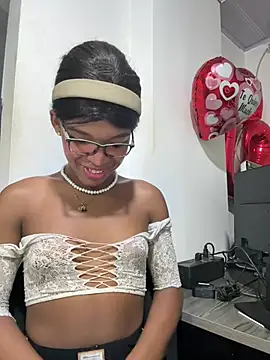 Snapshot of Liss_Love1 chatting on 06-20-26, 11:21 Liss Love1 online show from 06-20-26, 11:21