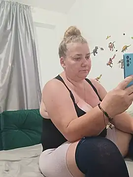 JuliaBestX online show from 06-24-26, 08:17