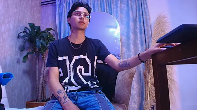 Snapshot of tian_sex chatting on 06-01-26, 04:13 tian sex online show from 06-01-26, 04:13