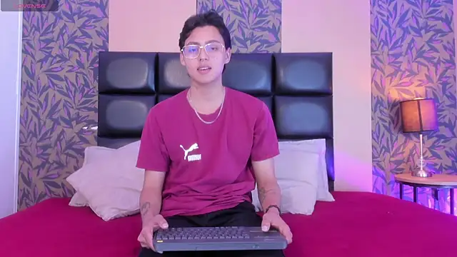 Snapshot of tian_sex chatting on 05-15-26, 03:48 tian sex online show from 05-15-26, 03:48
