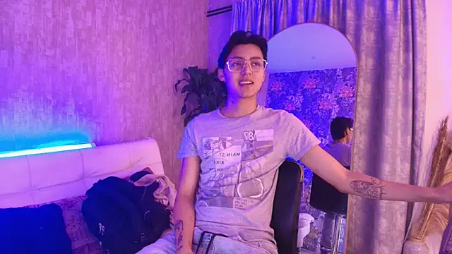 Snapshot of tian_sex chatting on 06-10-26, 03:41 tian sex online show from 06-10-26, 03:41
