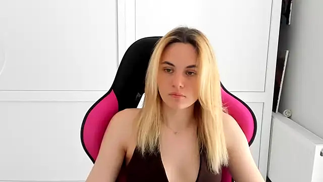Emma starrs  online show from 06-15-26, 09:53