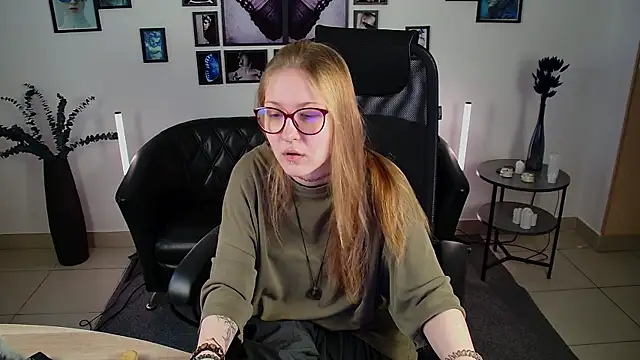 Snapshot of lanafitch chatting on 06-18-26, 11:15 lanafitch online show from 06-18-26, 11:15