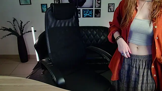 Snapshot of lanafitch chatting on 06-26-26, 10:43 lanafitch online show from 06-26-26, 10:43