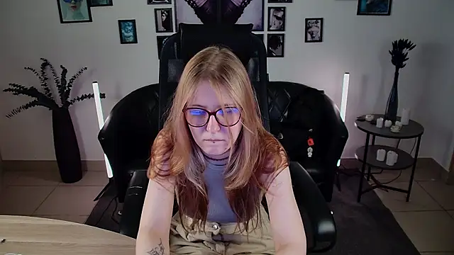 Snapshot of lanafitch chatting on 07-08-26, 10:27 lanafitch online show from 07-08-26, 10:27