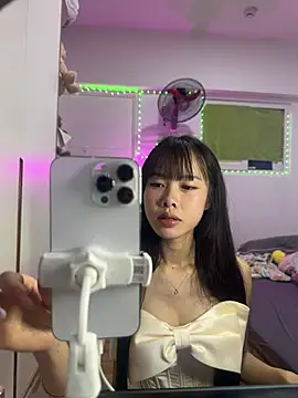 Snapshot of Lov3lily chatting on 06-08-26, 10:16 Lov3lily online show from 06-08-26, 10:16