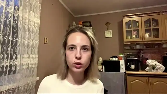 Snapshot of DaphneAmor chatting on 05-14-26, 06:27 DaphneAmor online show from 05-14-26, 06:27