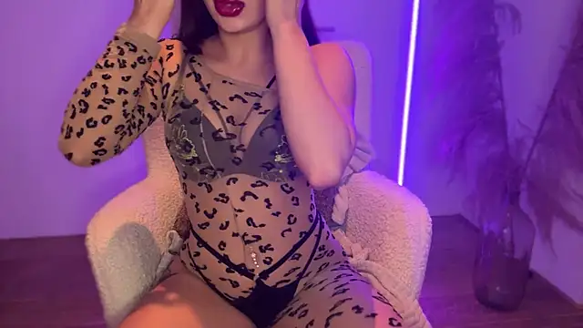 Snapshot of MewDoll chatting on 06-19-26, 10:47 MewDoll online show from 06-19-26, 10:47
