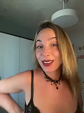 Snapshot of space_couple chatting on 06-15-26, 03:23 space couple online show from 06-15-26, 03:23