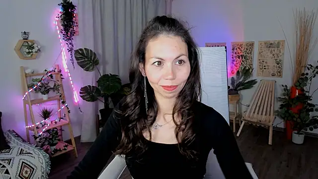 Snapshot of TrasyMorris chatting on 06-01-26, 04:13 TrasyMorris online show from 06-01-26, 04:13