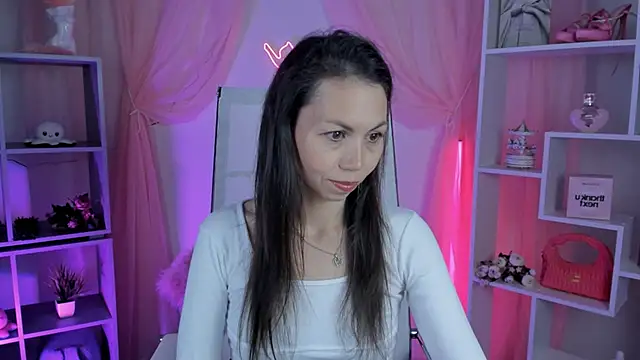Snapshot of TrasyMorris chatting on 06-03-26, 04:02 TrasyMorris online show from 06-03-26, 04:02