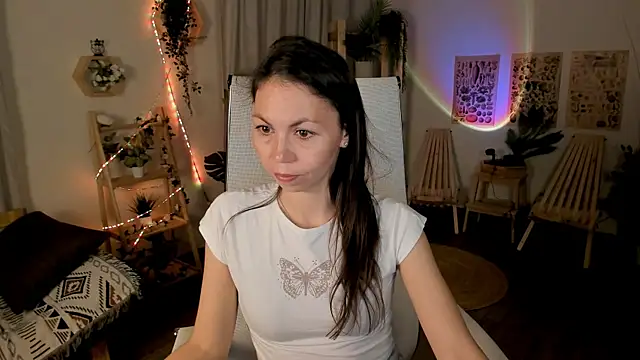 Snapshot of TrasyMorris chatting on 05-14-26, 06:54 TrasyMorris online show from 05-14-26, 06:54