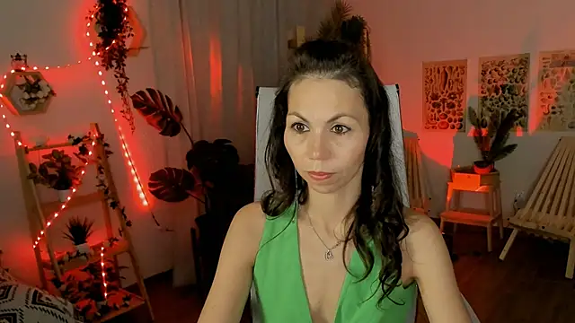 Snapshot of TrasyMorris chatting on 06-12-26, 04:27 TrasyMorris online show from 06-12-26, 04:27