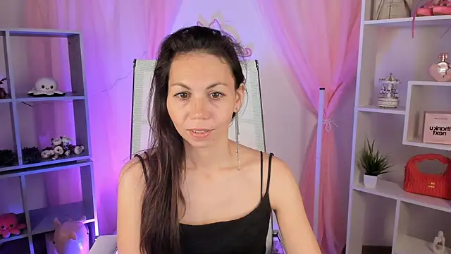 Snapshot of TrasyMorris chatting on 05-18-26, 04:07 TrasyMorris online show from 05-18-26, 04:07