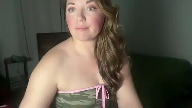 Snapshot of libbylaguna chatting on 05-20-26, 02:41 libbylaguna online show from 05-20-26, 02:41