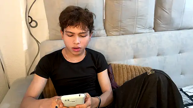 Snapshot of DanteSaint chatting on 06-10-26, 06:53 DanteSaint online show from 06-10-26, 06:53