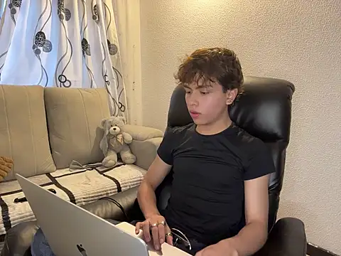 Snapshot of DanteSaint chatting on 07-24-26, 11:01 DanteSaint online show from 07-24-26, 11:01