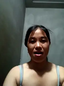 Snapshot of lucat998 chatting on 05-17-26, 01:33 lucat998 online show from 05-17-26, 01:33
