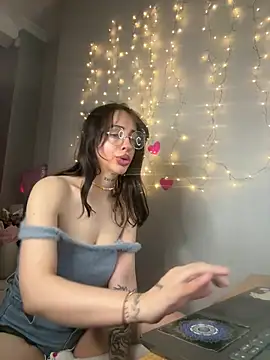 Snapshot of Meow_Mia chatting on 06-10-26, 03:13 Meow Mia online show from 06-10-26, 03:13