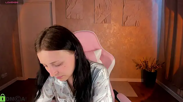 Snapshot of Tracey_Gill chatting on 06-16-26, 09:09 Tracey Gill online show from 06-16-26, 09:09
