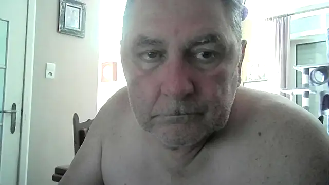 Snapshot of edje59a chatting on 03-27-26, 08:26 edje59a online show from 03-27-26, 08:26
