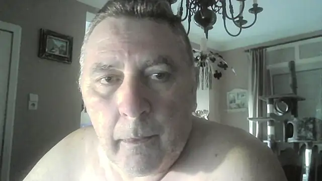 Snapshot of edje59a chatting on 10-30-25, 07:28 edje59a online show from 10-30-25, 07:28