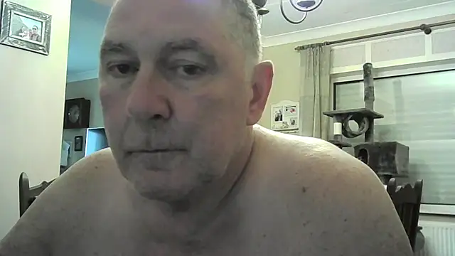 Snapshot of edje59a chatting on 10-02-25, 05:55 edje59a online show from 10-02-25, 05:55
