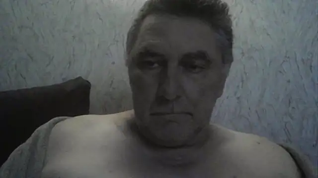 Snapshot of edje59a chatting on 12-01-25, 12:44 edje59a online show from 12-01-25, 12:44