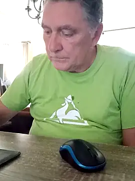 Snapshot of edje59a chatting on 09-15-25, 08:04 edje59a online show from 09-15-25, 08:04