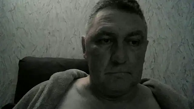 Snapshot of edje59a chatting on 12-17-25, 01:21 edje59a online show from 12-17-25, 01:21